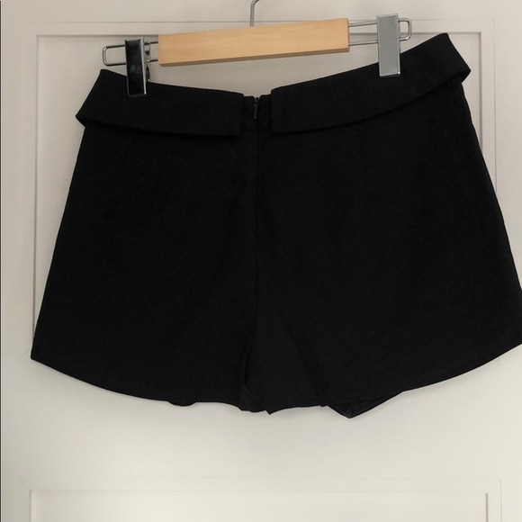 Black shorts - Picture 3 of 3